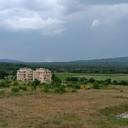 Astara Апартамент *