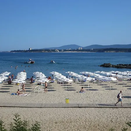 Astara Апартамент *